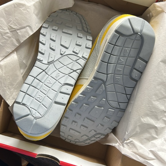 Nike White Yellow Sneakers Air Max Design - Picture 3 of 4